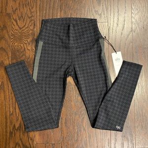 AloYoga High Waist Houndstooth Legging, medium. NWT!